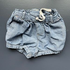 Baby gap shorts size 12-18m